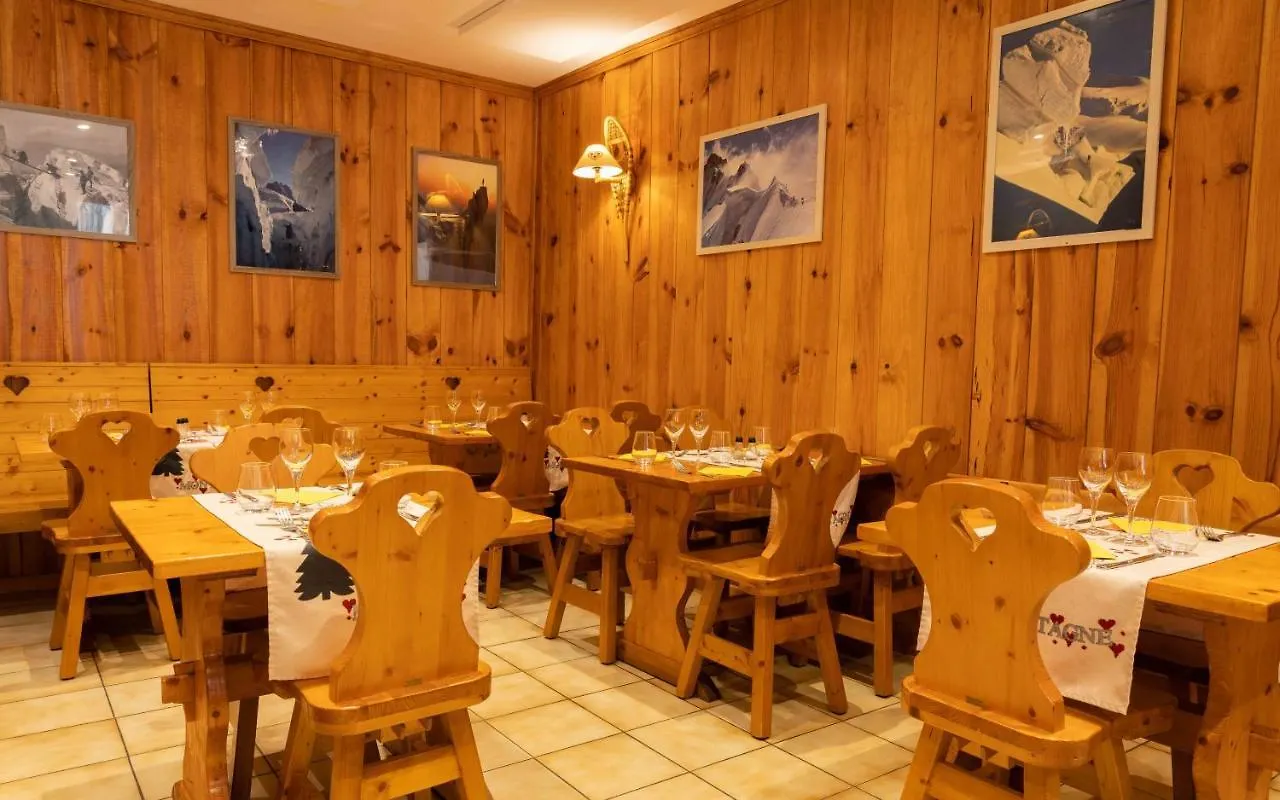 Hotel Quin Te Va Cauterets 2*,  France